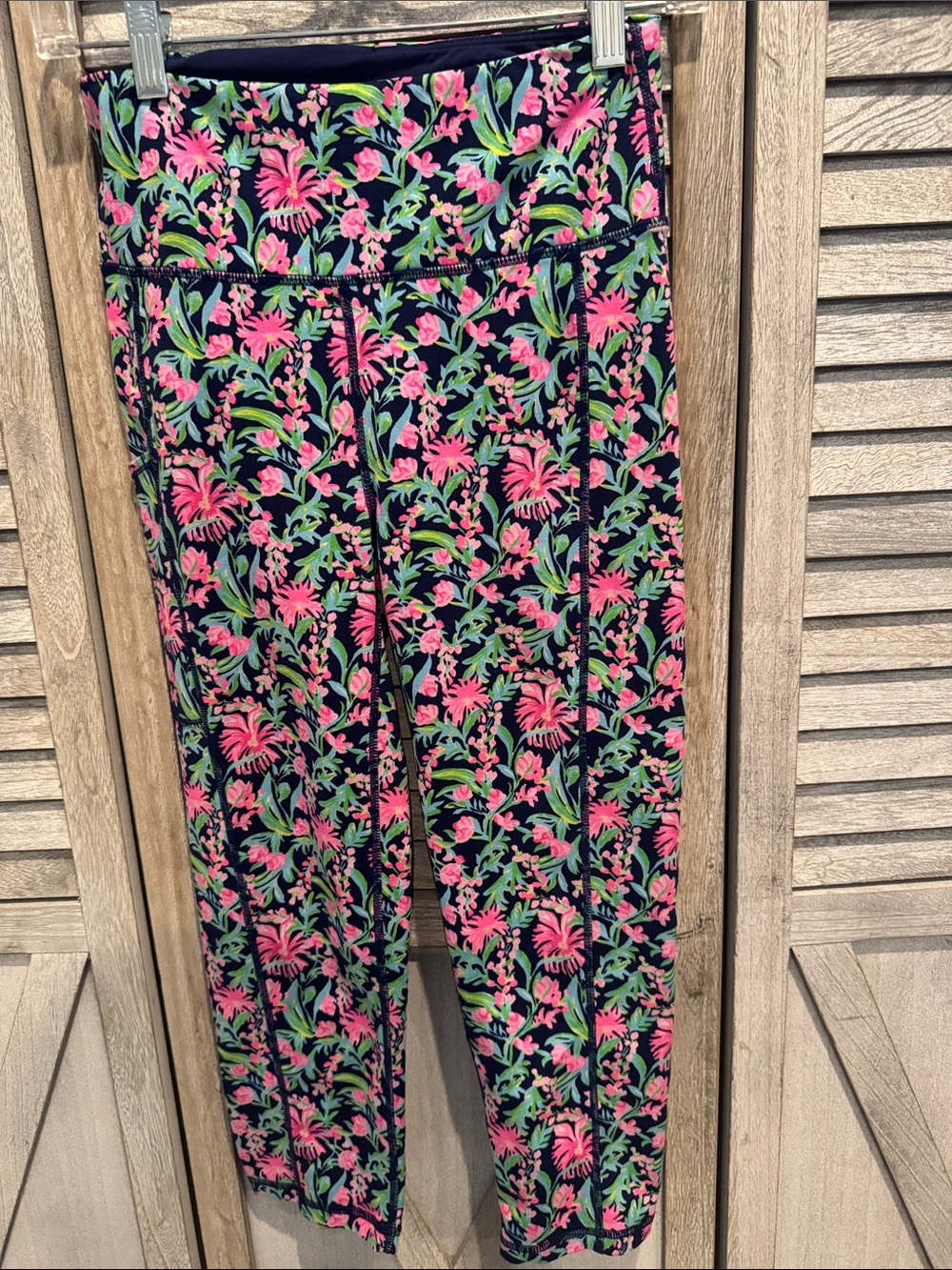 Lilly Pulitzer Floral Active Capri Leggings - slow tide Pink & Green Size Small